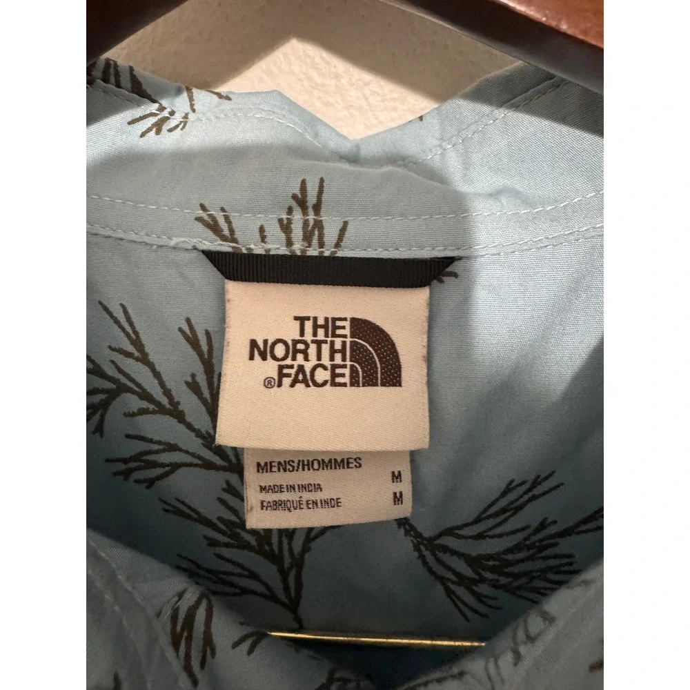 The North Face Mens Medium Blue Botanical Branch Print Short Sleeve Button Shirt